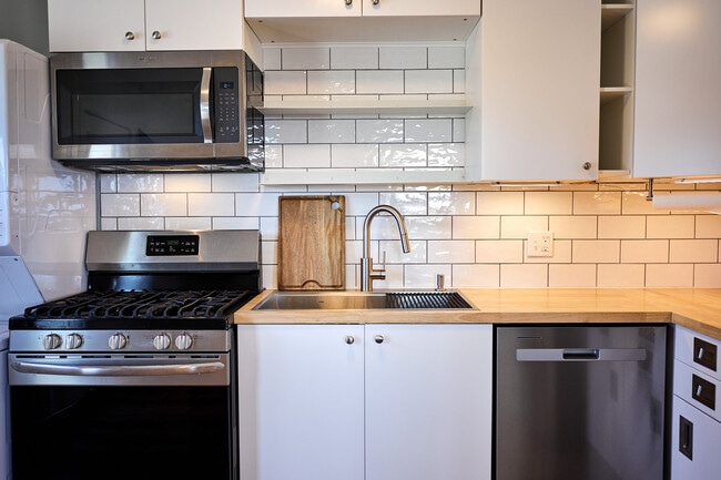 ¡Cocina totalmente reformada! - 1116 E Fountain Blvd