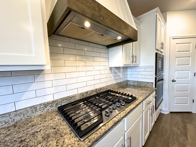 Building Photo - 30858 Semper Dr