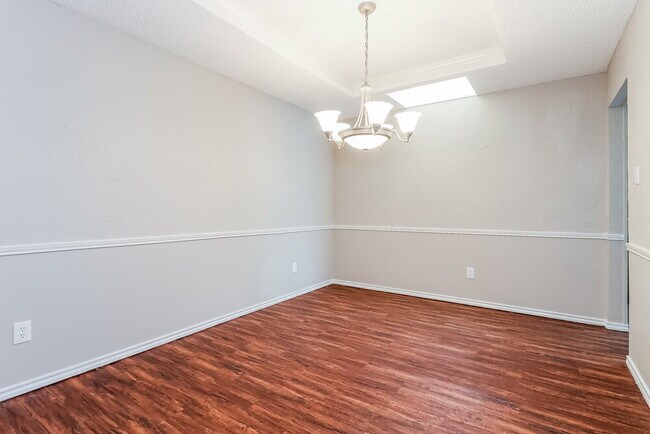 Foto del edificio - 4909 Barberry Dr
