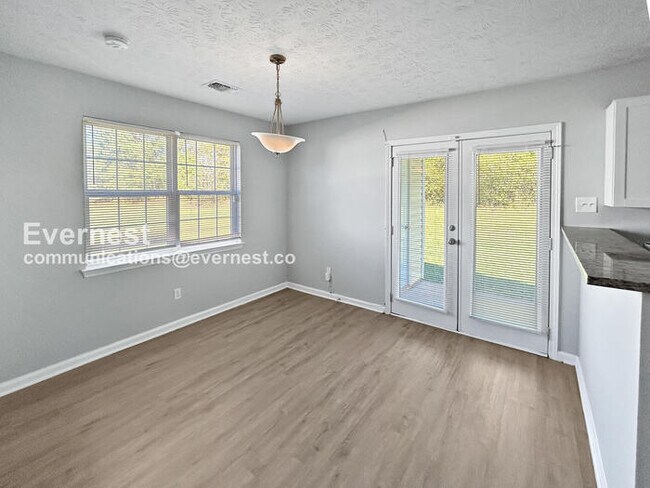 Foto del edificio - 218 Dove Pl