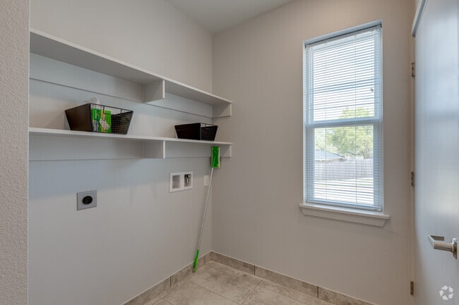 1BR, 1BA - 680SF - The Emerson