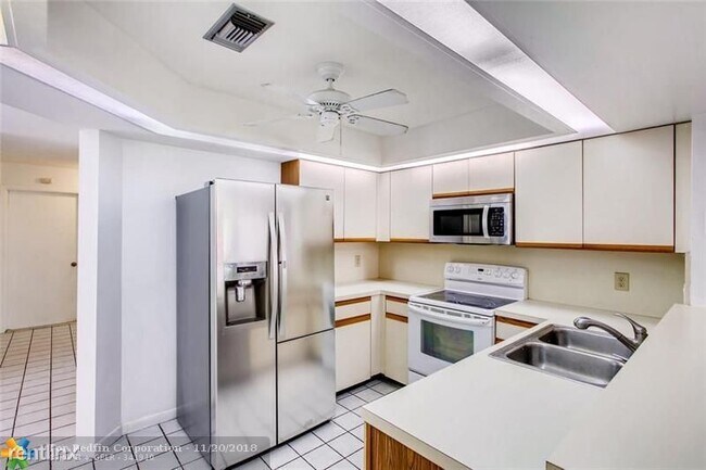Foto del edificio - 3 br, 3 bath House - 3491 NW 20th St