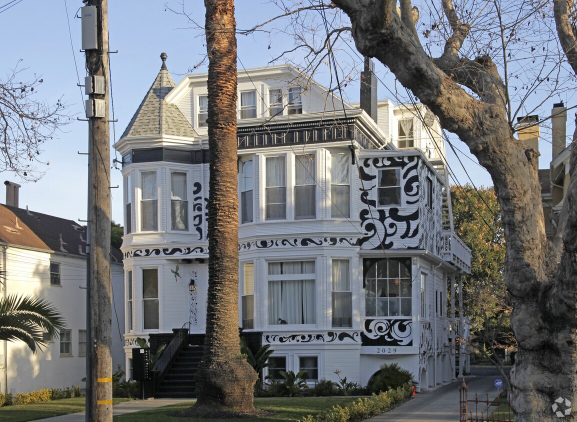 Foto del edificio - 2029 Central Ave