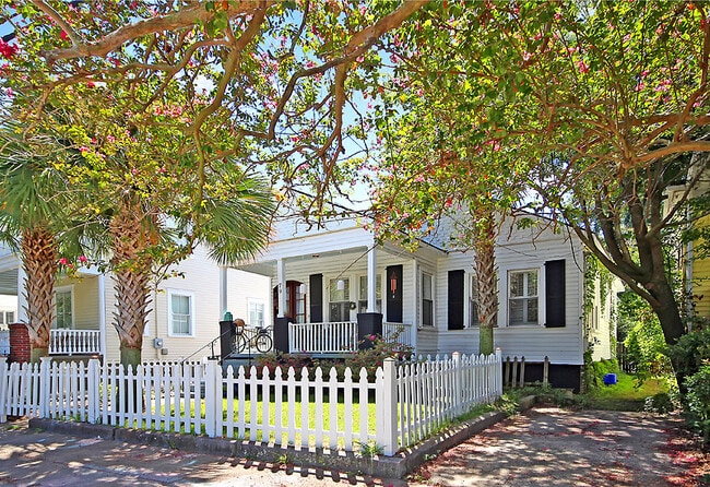 Building Photo - 79 Moultrie St