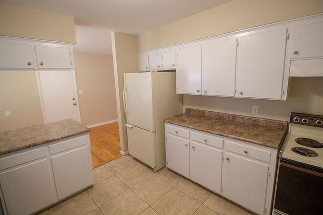 Building Photo - 2309 Highland Dr