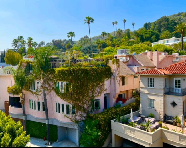 Building Photo - 7121 Hillside Ave