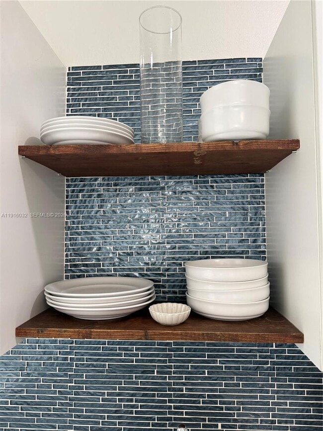 Building Photo - 723 2nd St