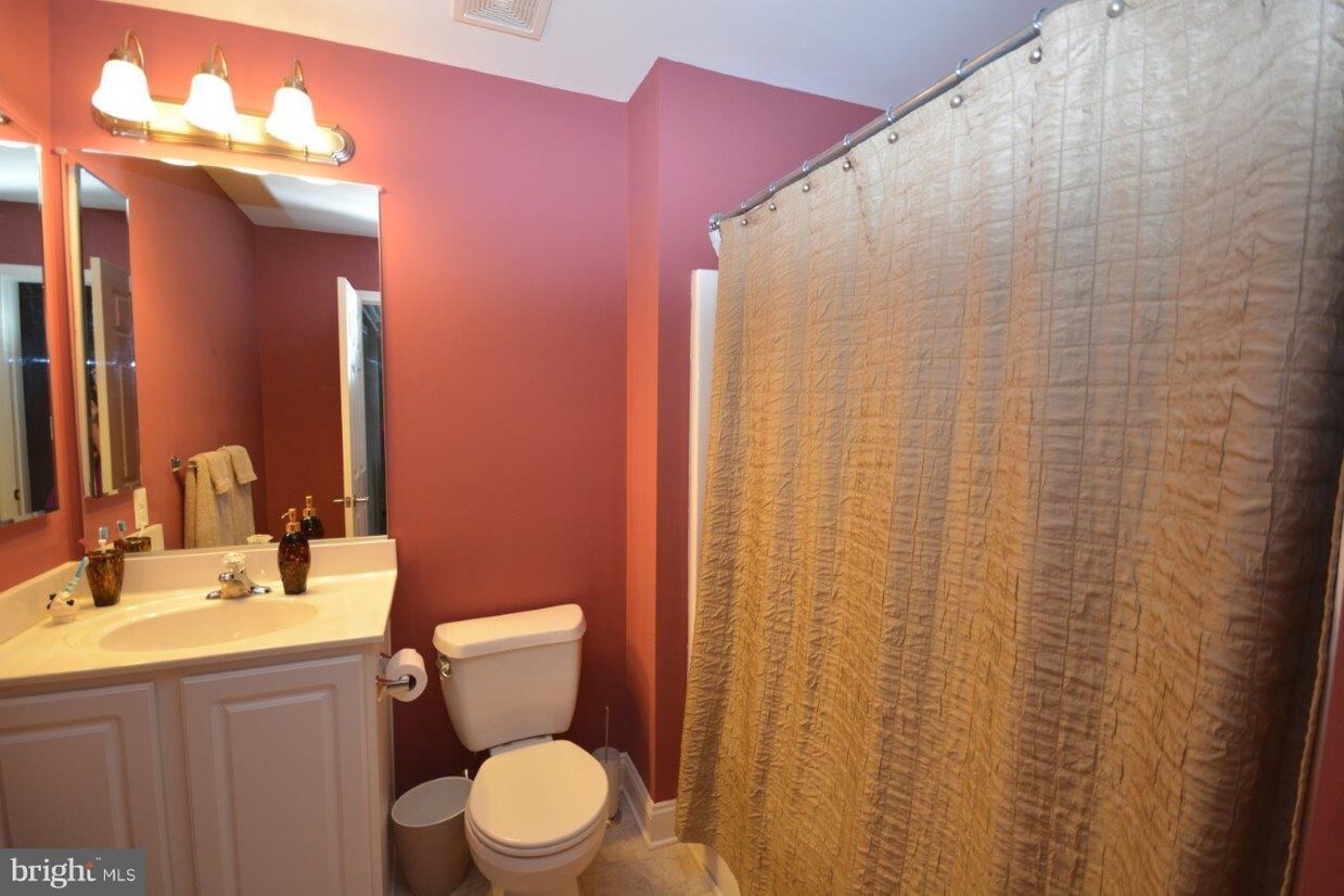 Foto principal - 301 Old Squaw Ct