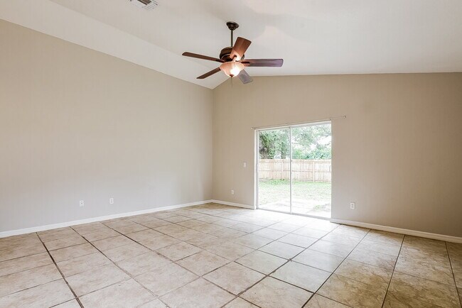 Foto del edificio - 5420 Blue Grass St