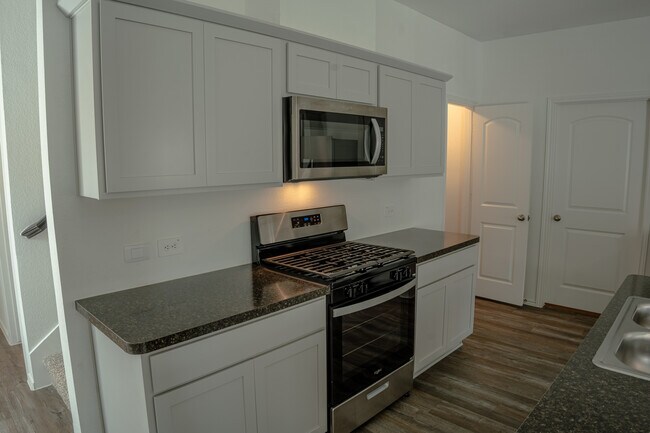 Building Photo - 5746 Hampton Valley Dr