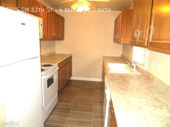 Building Photo - 7305 SW 12th St