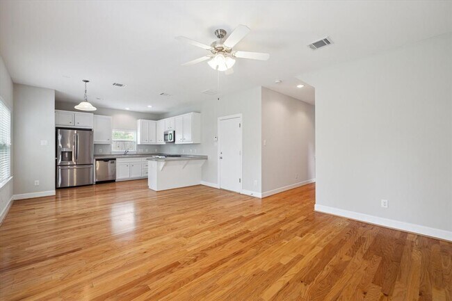 Foto del edificio - 822 E 37th St