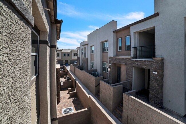 Building Photo - Stunning Home Located in the Desirable Bla...