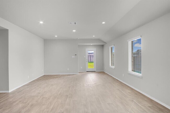 Foto del edificio - 15002 Eastern Wood Rd