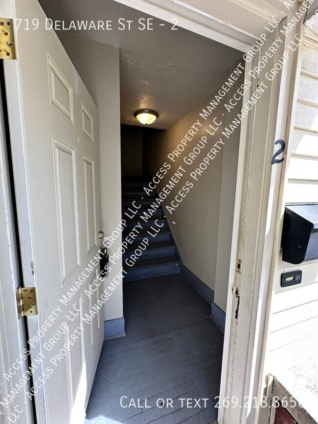 Foto del edificio - 719 Delaware St SE