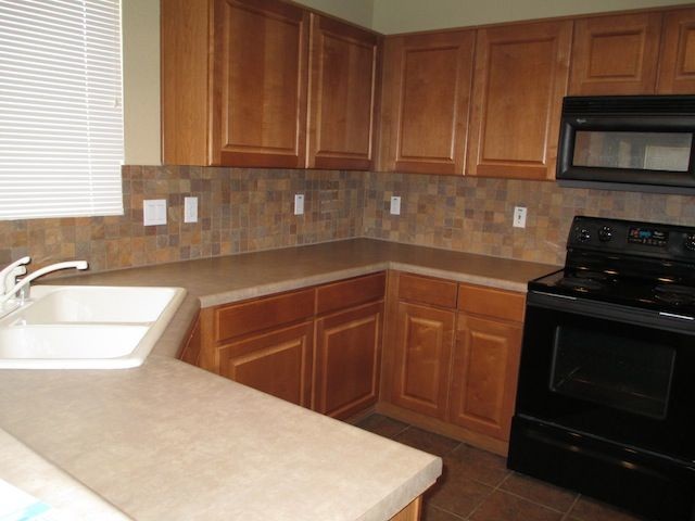 Building Photo - Great 4 Bedroom plus loft in Golf Community