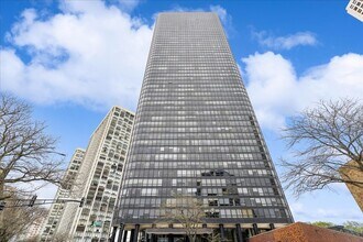 Building Photo - 5415 N Sheridan Rd