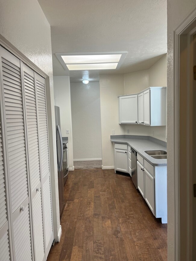 Building Photo - 4146 NE Pinion Cir