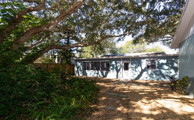 Building Photo - 801 E 23rd Ave