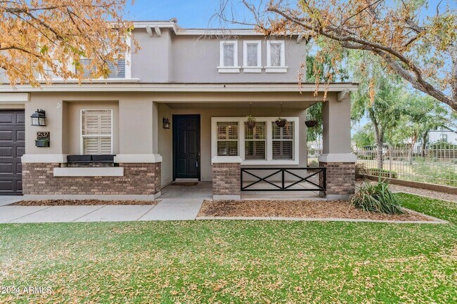 Building Photo - 2537 E Ivanhoe Ct