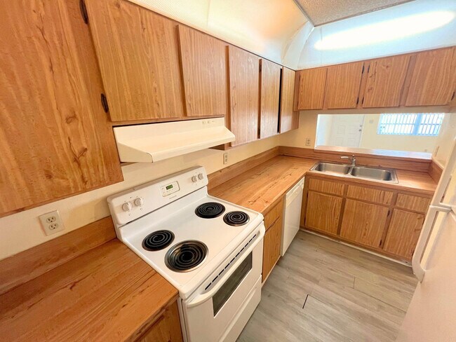 Foto del edificio - 843 Twin Lakes Dr