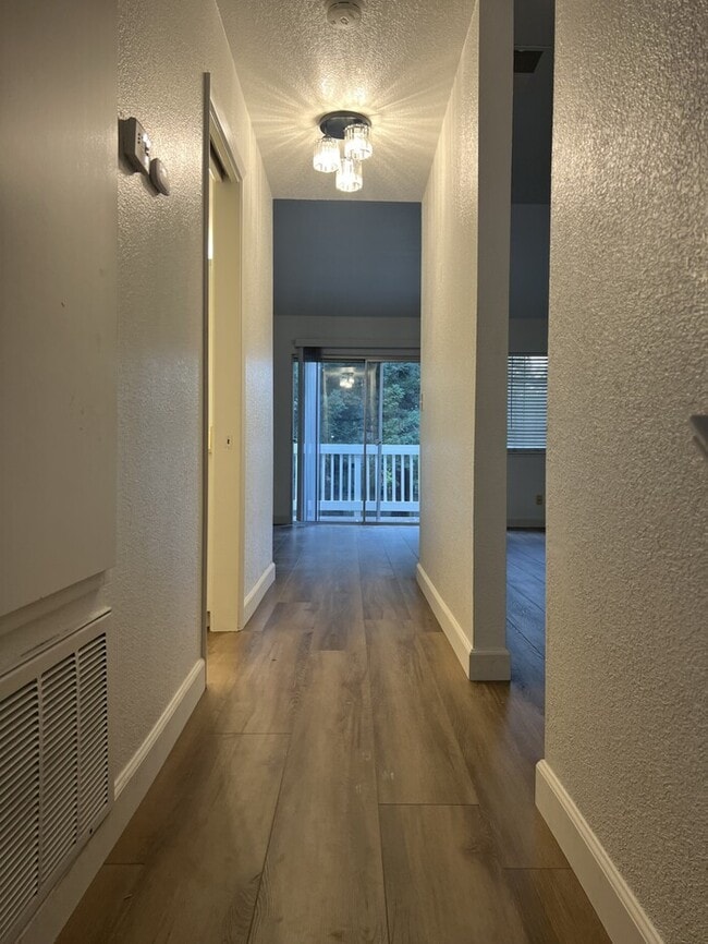 Foto del edificio - 235 Live Oak Cir