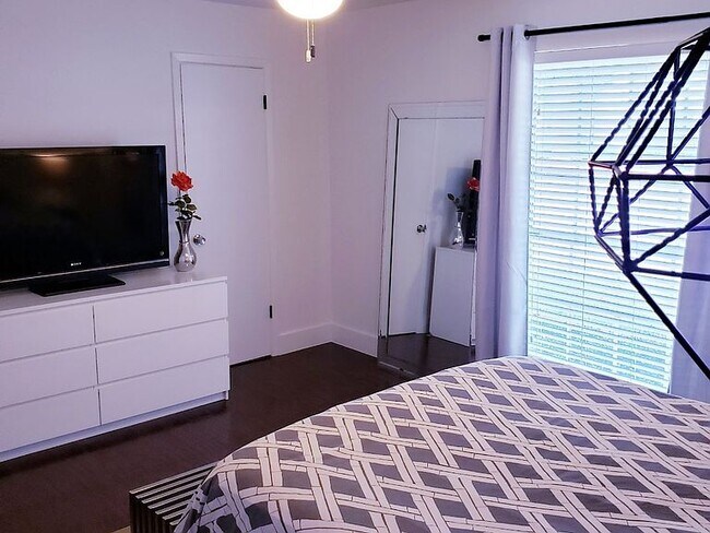 Foto del edificio - 12888 Montfort Dr