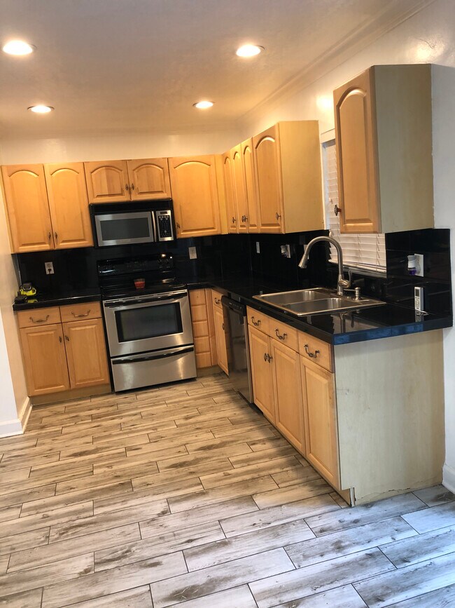 Foto del edificio - 2214 Elizabeth Ave