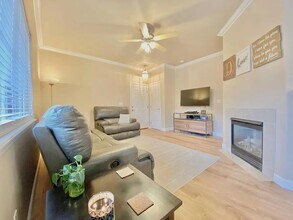 Building Photo - 6945 Ash Creek Heights