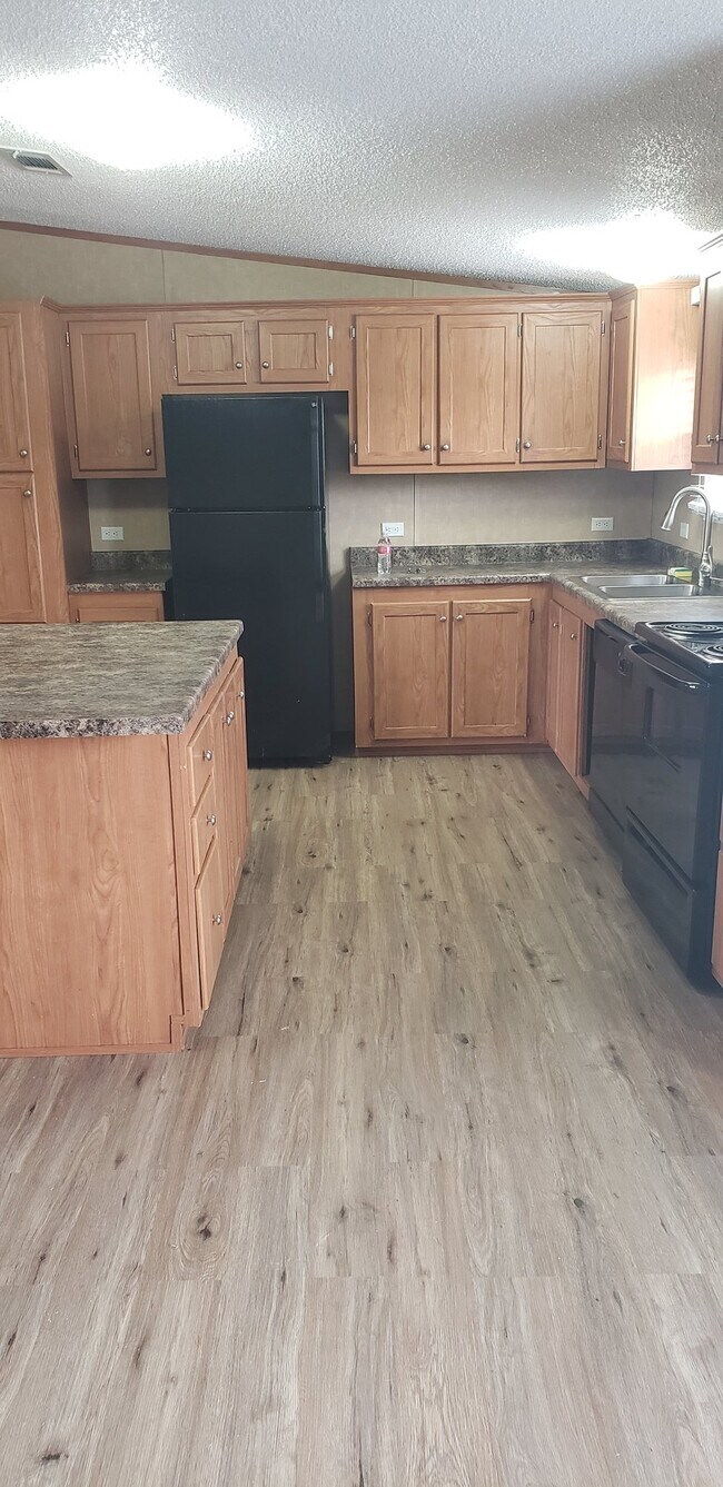 Foto del edificio - 4 bed 2 bath Rental Home
