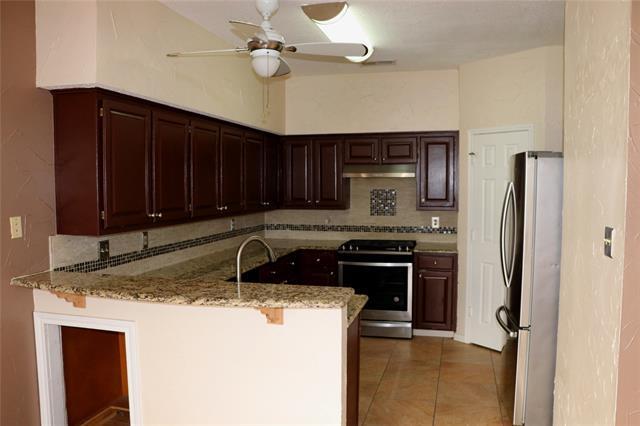 Foto del edificio - 580 Raintree Cir