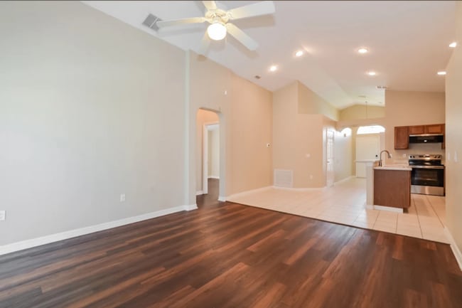 Foto del edificio - 120 Vine Dr