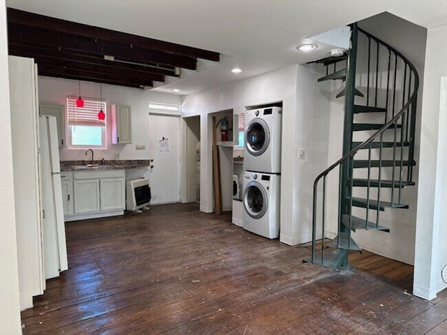 Foto del edificio - 1325 Bartine St