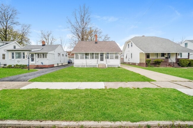 Building Photo - 19431 Tyronne Ave