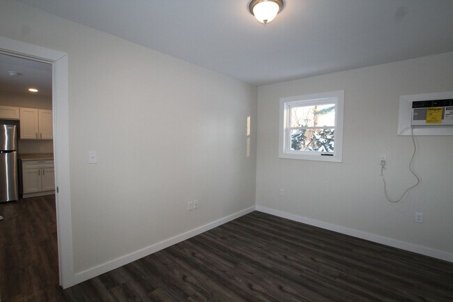 Foto del edificio - Beautifully remodeled and completed 1 bedroom apartment.  FREE MONTH OF RENT!*