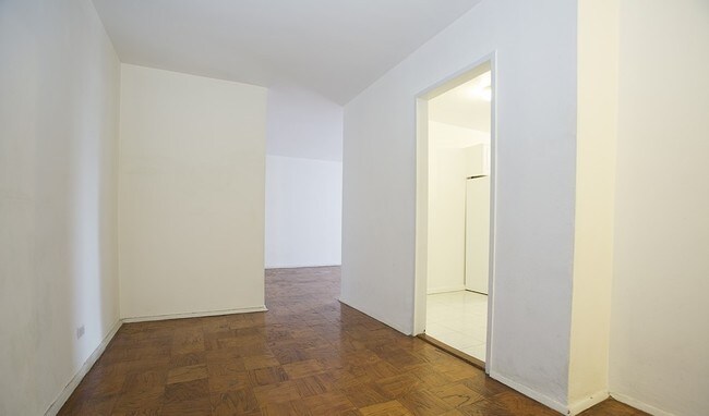 Building Photo - 425 Grand St