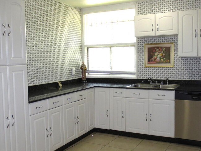 Building Photo - 6633 Mobud Dr