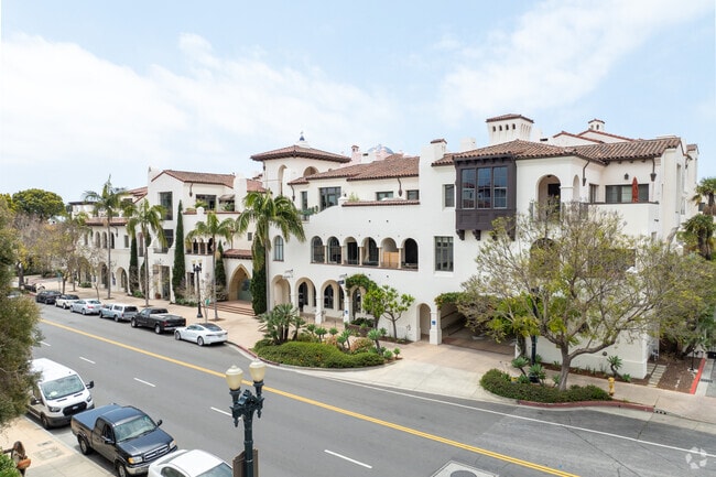 Building Photo - Chapala One