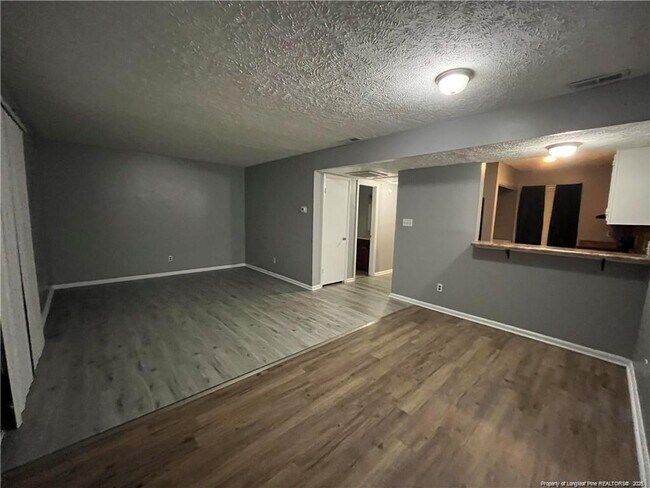 Foto del edificio - 405 Kirkcaldy Ct