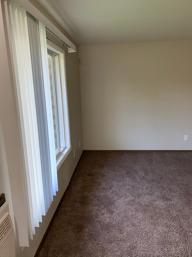 Living room - 1638 Sunfield St
