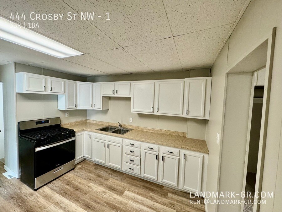 Primary Photo - SELF SHOWING- MOVE IN READY UPDATED 3 bed ...