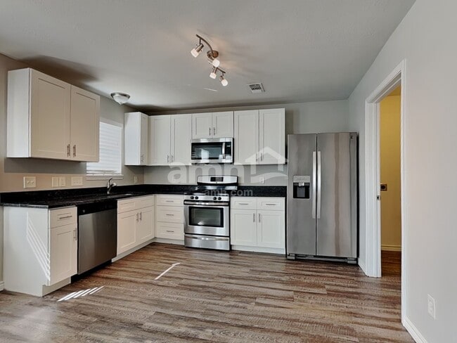 Building Photo - 21711 Falcongate Ct