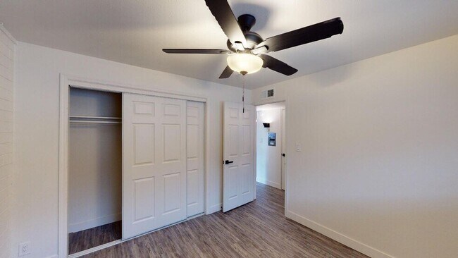 Foto del edificio - 4525 N 74th St