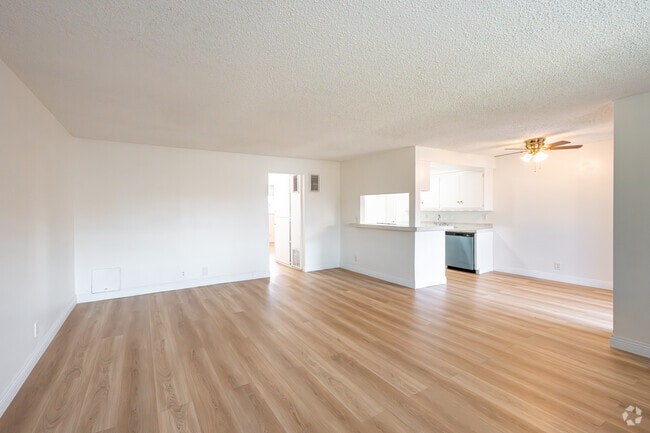 2BD, 1BA - 1,075SF - Living Room - Oasis Apartments