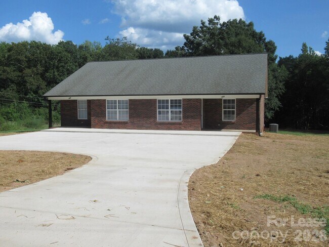 Foto del edificio - 822 Horseshoe Lake Rd