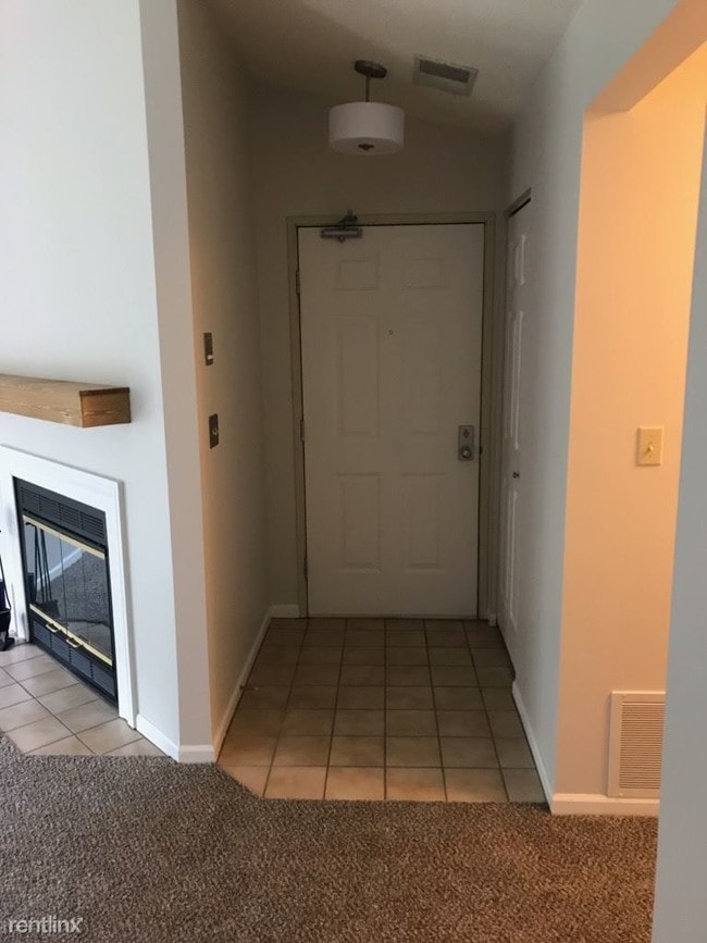 Building Photo - 2 br, 1 bath Condo - Windcrest Manor