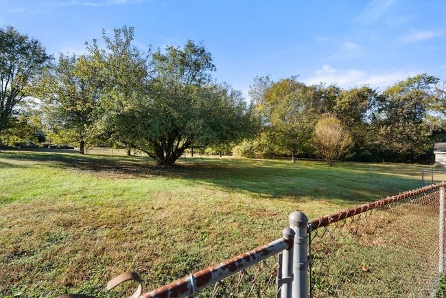 Building Photo - 4012 Oxbow Dr