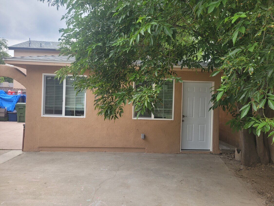 Foto principal - 10113 Louise Ave