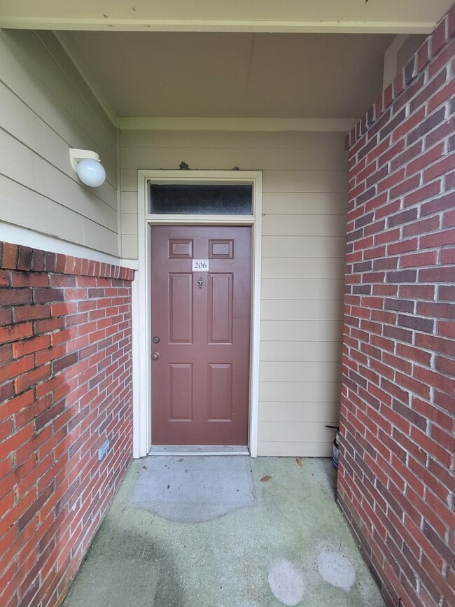 entry - 206 Baldwin Rowe Cir