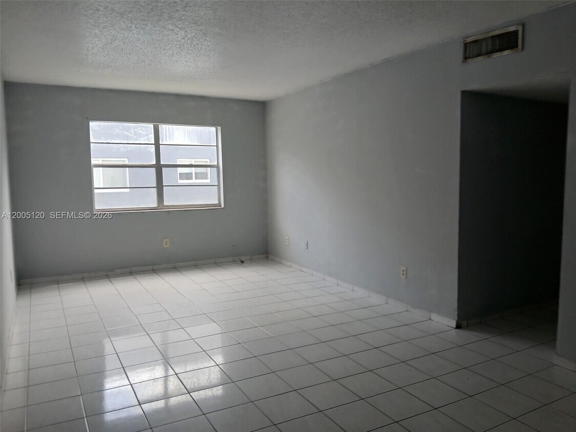 Foto del edificio - 13655 NE 3rd Ct